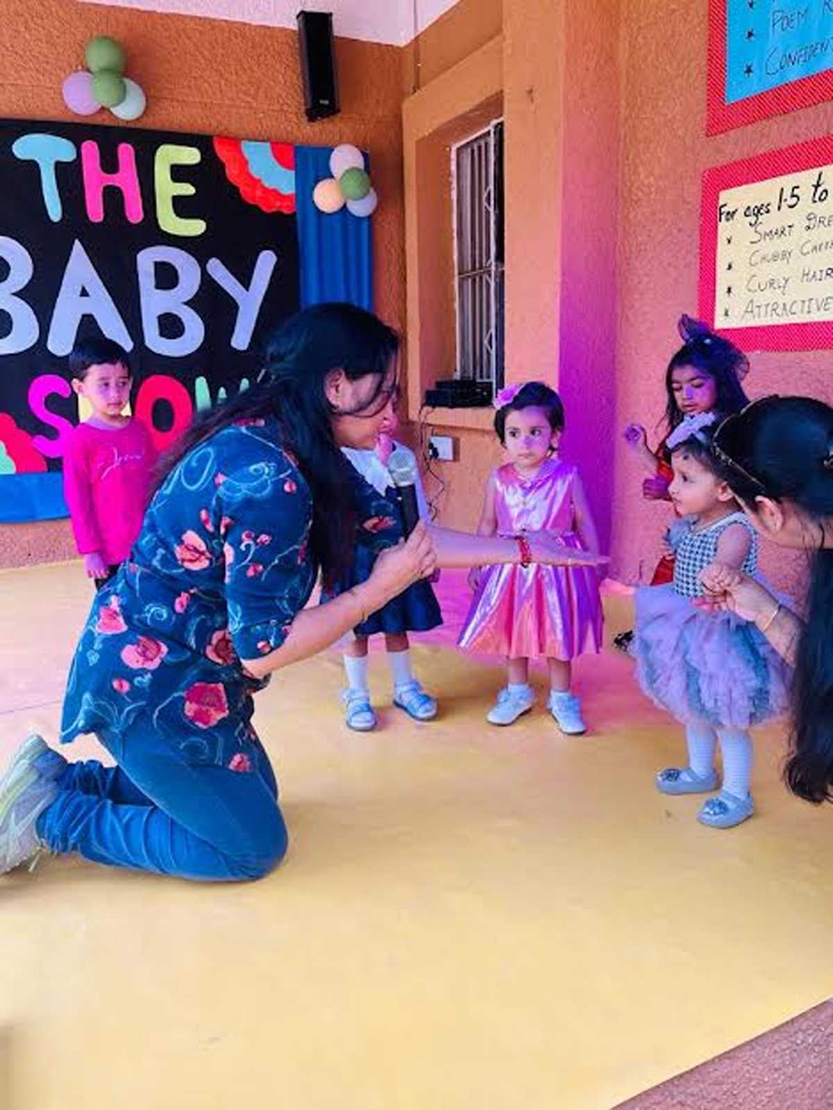 बेबी शो में नन्हे-मुन्ने बच्चों ने अपनी प्रतिभा का किया प्रदर्शन बेबी शो में नन्हे-मुन्ने बच्चों ने अपनी प्रतिभा का किया प्रदर्शन